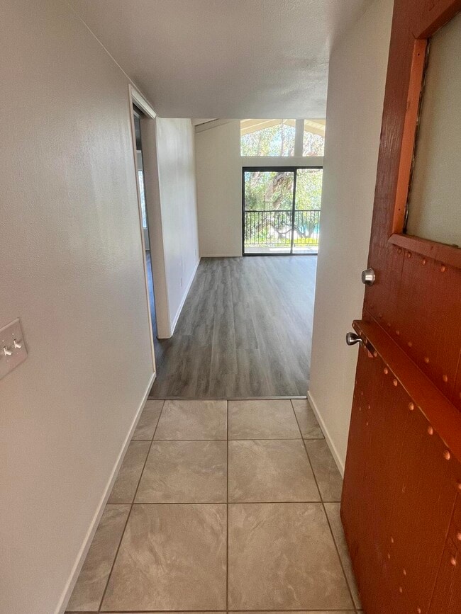 1407 N Sunrise Way in Palm Springs, CA - Foto de edificio - Building Photo