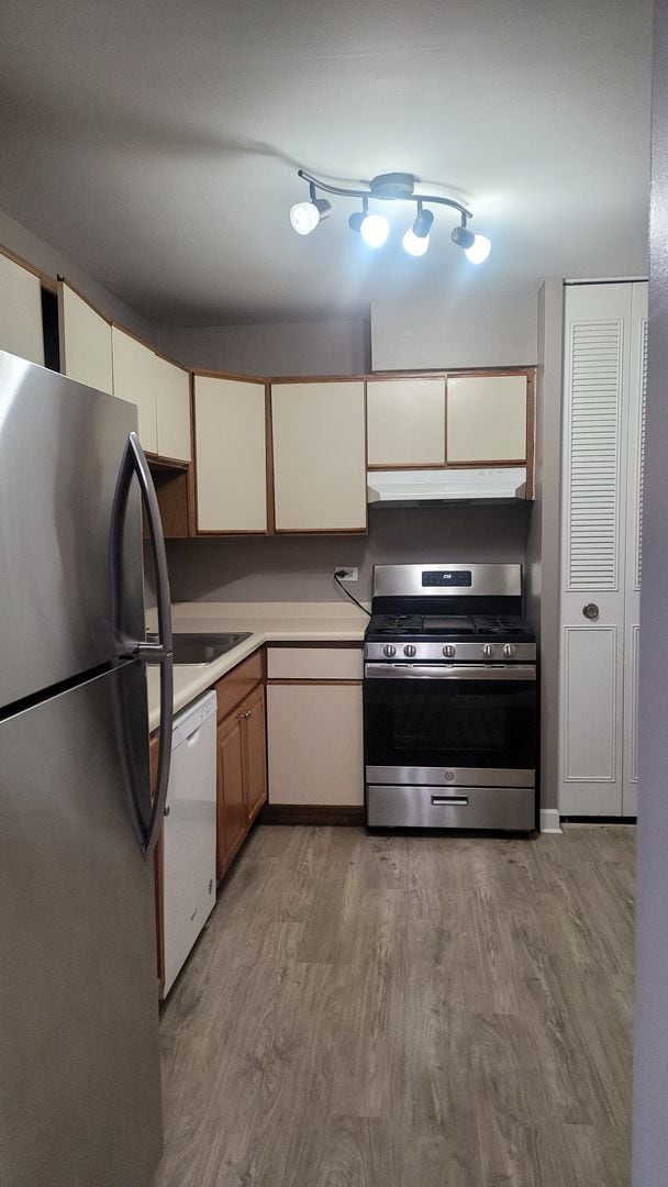 property at 2000 Bayside Dr