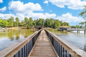 876 Armstrong Rd in Belmont, NC - Building Photo - Building Photo