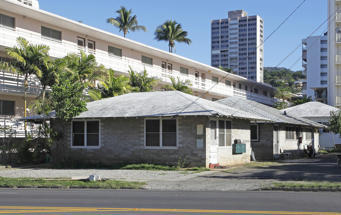 1340 Wilder Ave in Honolulu, HI - Building Photo