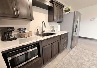 921 Haley in Brandon, SD - Foto de edificio - Building Photo