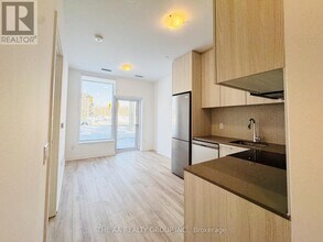 7437 Kingston Rd in Toronto, ON - Building Photo - Building Photo