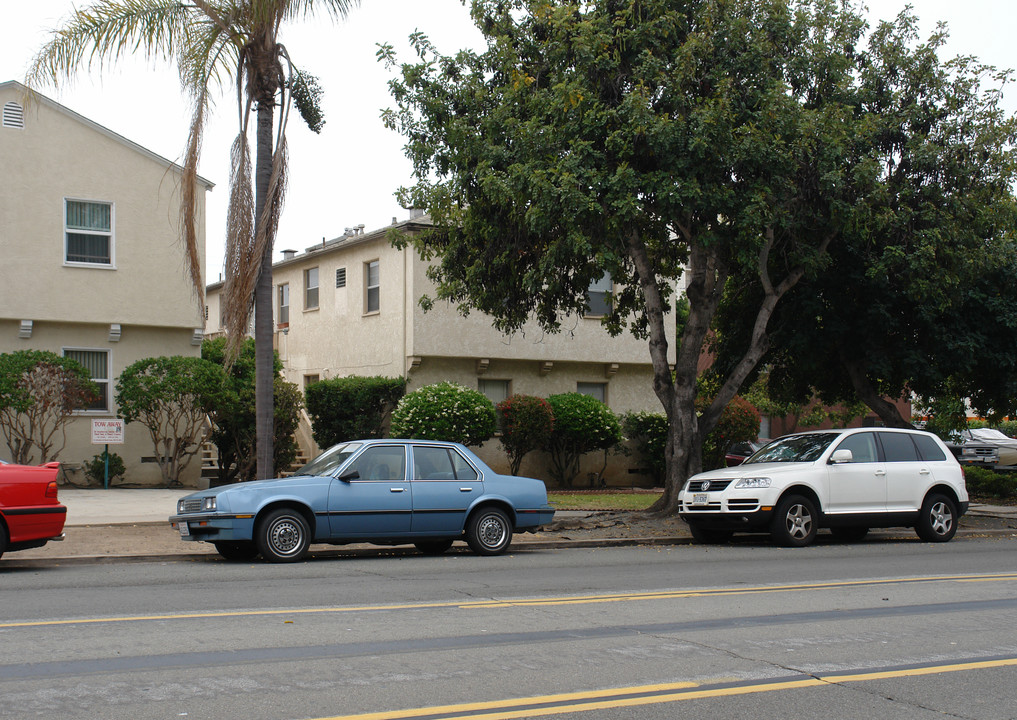 1023-1031 Loring St in San Diego, CA - Foto de edificio