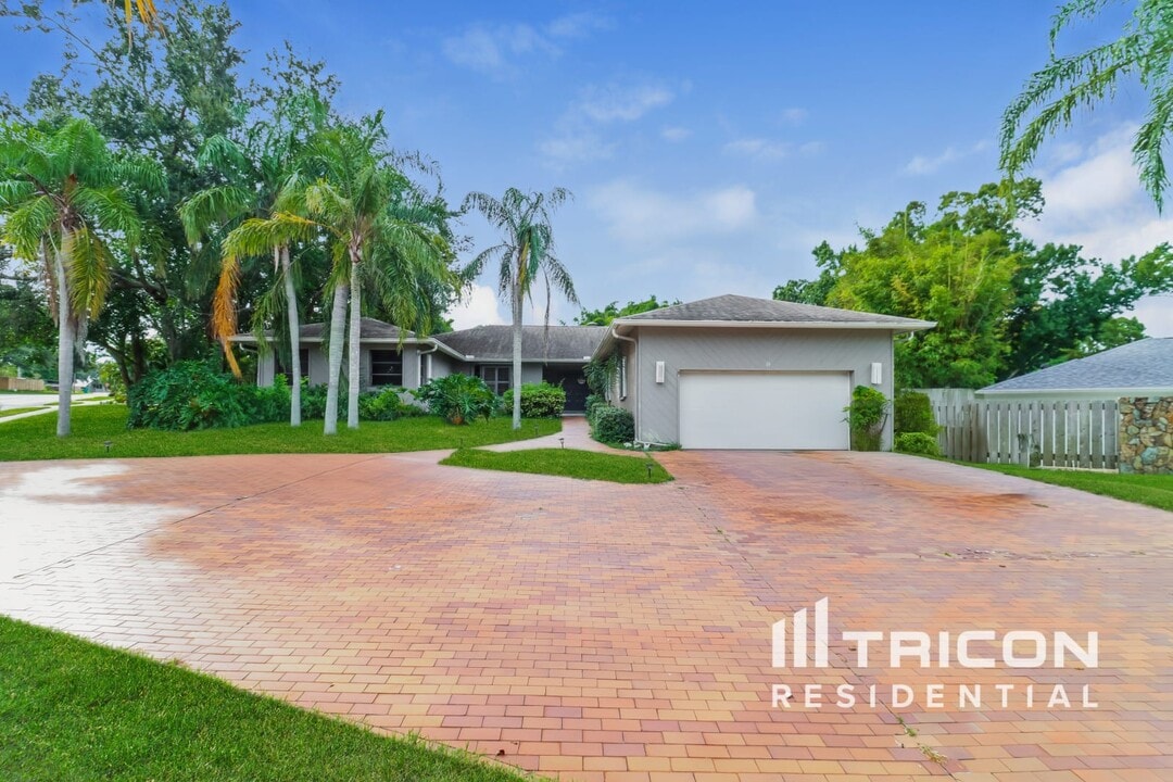 35 Baywood Ct in Palm Harbor, FL - Foto de edificio