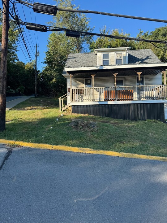 740 Grant Ave in Morgantown, WV - Building Photo