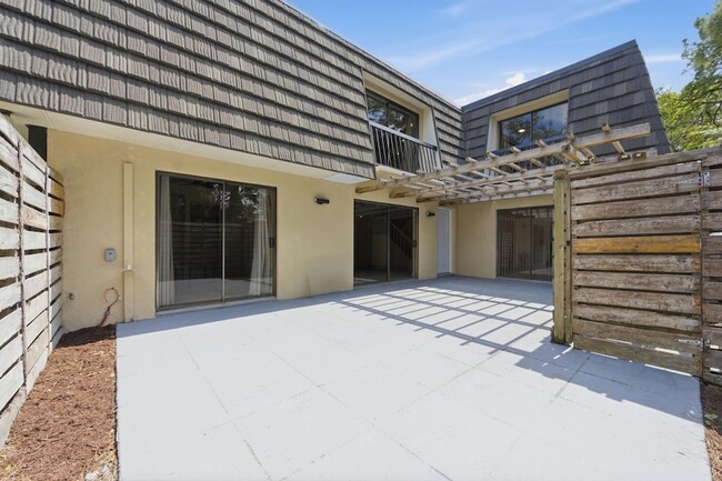 1424 14th Terrace in Palm Beach Gardens, FL - Building Photo - Building Photo