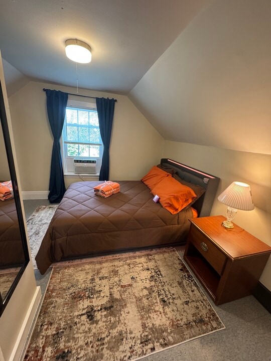 13 Pleasant Pl, Unit 3 in Waterville, ME - Foto de edificio