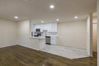 Nieuw Amsterdam Village in South Amboy, NJ - Building Photo - Interior Photo