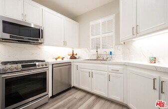 596 Fenwick Way in Simi Valley, CA - Building Photo - Building Photo