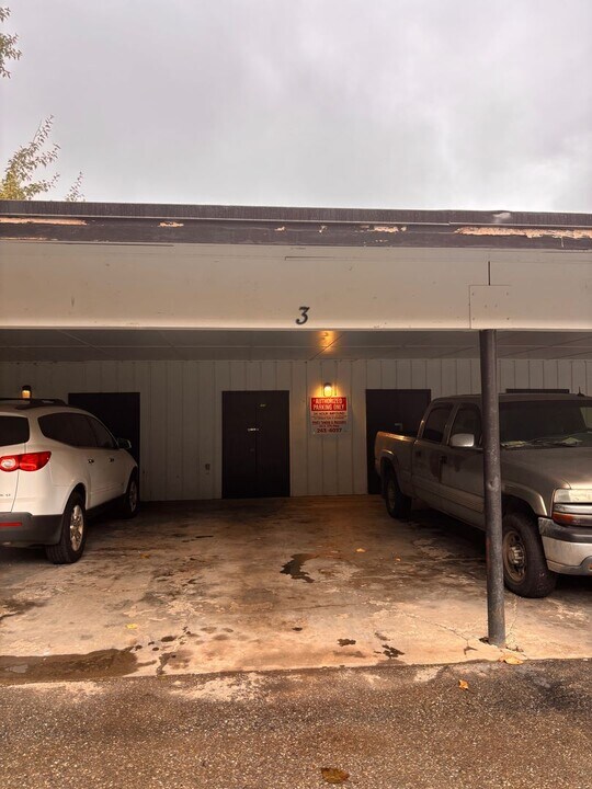 1916 Beaver Pl in Anchorage, AK - Building Photo