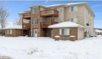 605 Kimberlite St, Unit 1 in Tiffin, IA - Building Photo