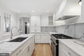 3418 Reservoir Rd NW in Washington, DC - Building Photo - Building Photo