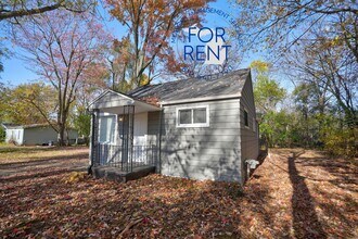 2429 Lincoln Manor Dr in Flint, MI - Building Photo - Building Photo