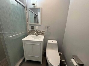 11001 SW 56th St in Miami, FL - Building Photo - Building Photo