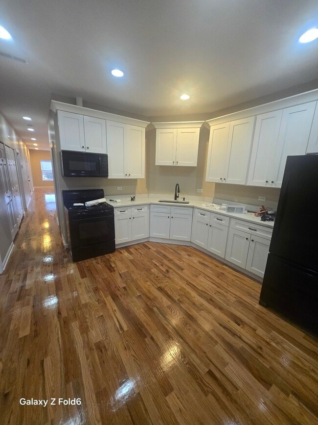 5709 W Irving Park Rd in Chicago, IL - Building Photo - Building Photo