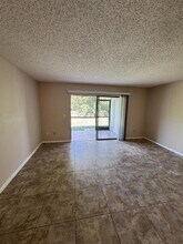 1403 Lakeview Dr E in Royal Palm Beach, FL - Building Photo - Building Photo
