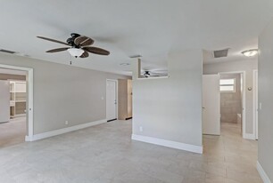 2545 Venice Dr in Palm Beach Gardens, FL - Building Photo - Building Photo