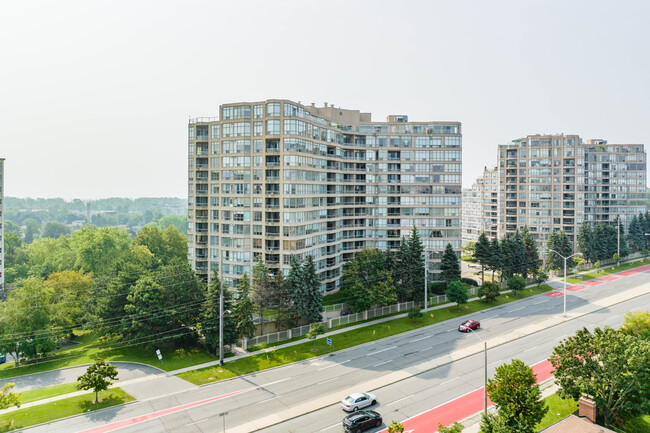 20 Guildwood Pky in Toronto, ON - Building Photo - Building Photo