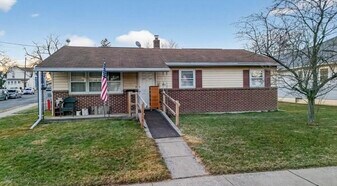 426 S Wilbur Ave in Sayre, PA - Building Photo