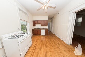 2258 N Southport Ave, Unit 2 in Chicago, IL - Building Photo - Building Photo