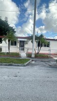 990 E 2nd St in Hialeah, FL - Building Photo