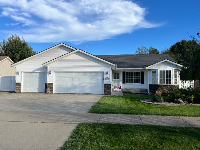 2598 W Broadmoore Dr in Hayden, ID - Building Photo - Building Photo