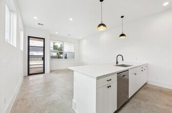 316 N Everton St in Houston, TX - Foto de edificio - Building Photo