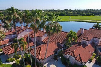 7317 Regina Royale Blvd in Sarasota, FL - Building Photo - Building Photo