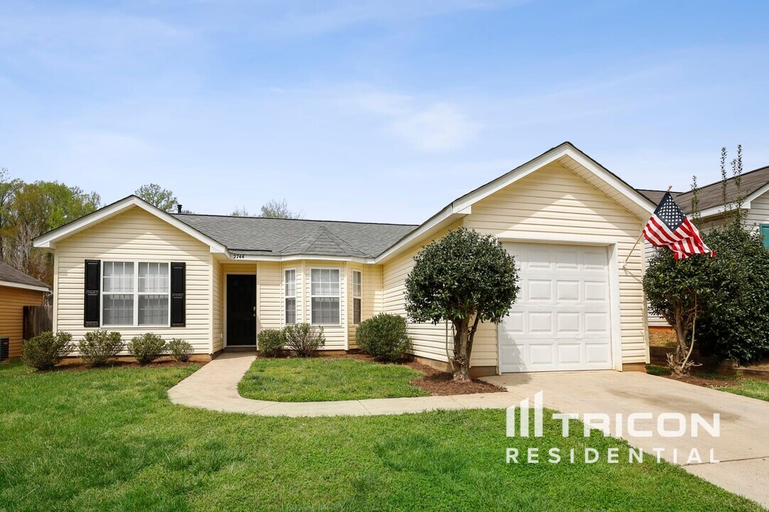 2744 Fairstone Ave in Charlotte, NC - Building Photo