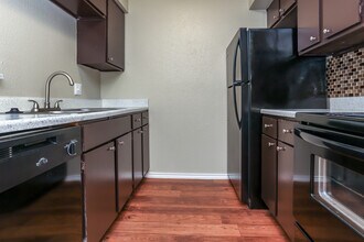 Windmill Terrace in Bedford, TX - Foto de edificio - Interior Photo
