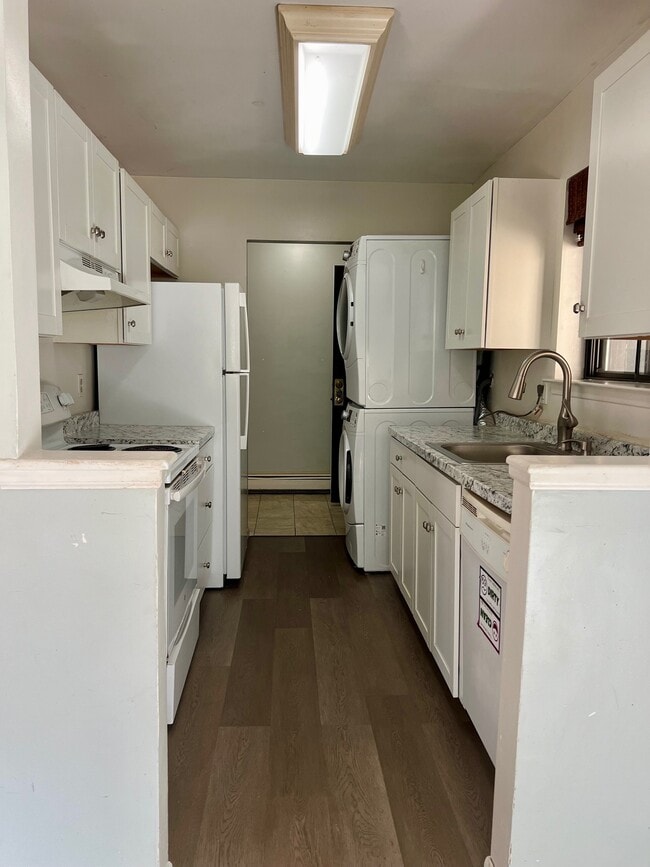 property at 6 Loudon Dr