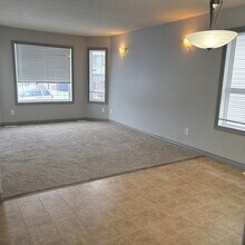 17 Pinnacle Crossing in Grande Prairie, AB - Building Photo - Building Photo