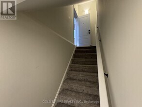 30 Julie Cresent in London, ON - Building Photo - Building Photo