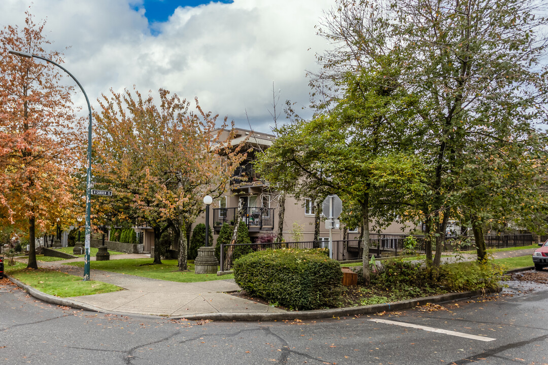 Oxford Estates in Vancouver, BC - Building Photo