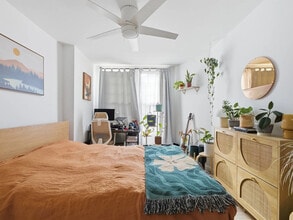 162 Griffith St, Unit 2 in Jersey City, NJ - Foto de edificio - Building Photo