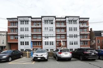 70 Bremen St in East Boston, MA - Foto de edificio - Building Photo