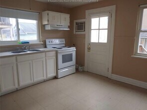 1314 Moore Ave in Dunbar, WV - Building Photo - Building Photo