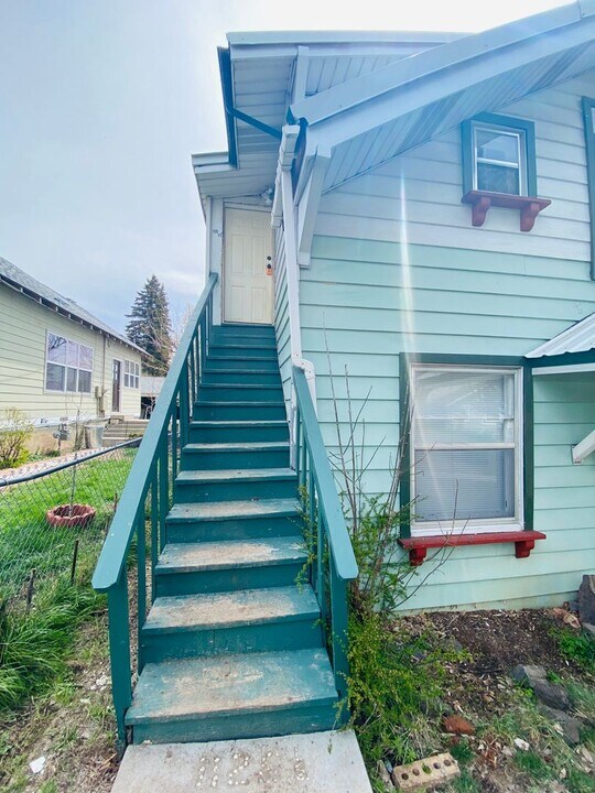 1126 Grant St in Klamath Falls, OR - Building Photo