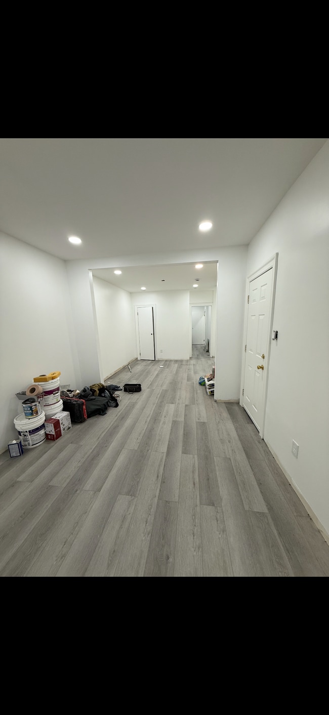 3406 30th Ave, Unit 3rd floor in Astoria, NY - Building Photo - Building Photo