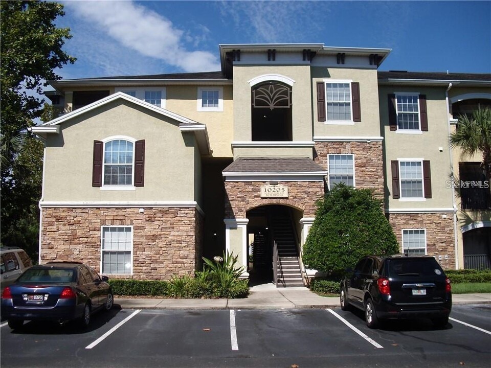 10205 Courtney Palms Blvd in Tampa, FL - Building Photo