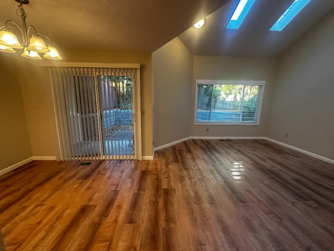 3019 128th Ave SE in Bellevue, WA - Foto de edificio - Building Photo