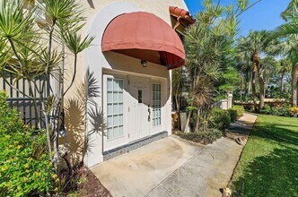 3 Uno Lago Dr in North Palm Beach, FL - Building Photo - Building Photo