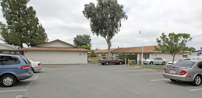 VILLA PATRICIA APARTMENTS in El Cajon, CA - Foto de edificio - Building Photo