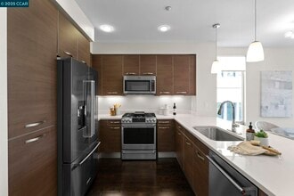 555 Ygnacio Valley Rd in Walnut Creek, CA - Building Photo - Building Photo