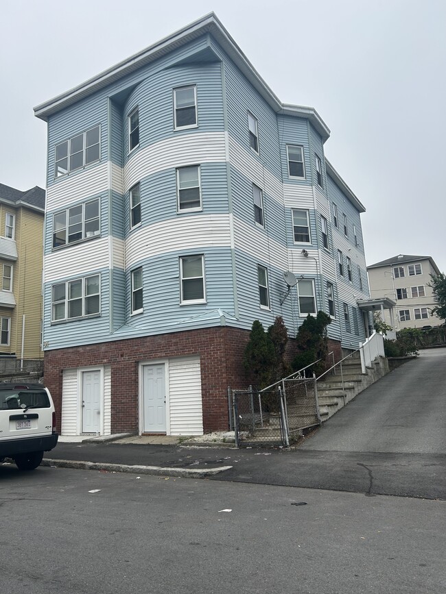 91 Ward St, Unit 3rd floor unit, Unit 3rd floor unit