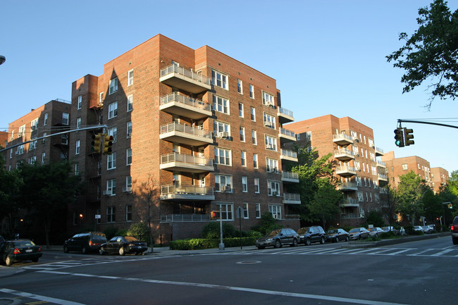 Terrace View in Jackson Heights, NY - Building Photo - Building Photo