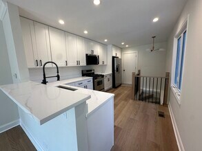 234 Cascade Dr in Indian Head Park, IL - Building Photo - Building Photo