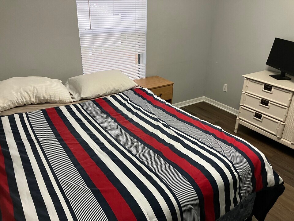 2221 NW 24th Ter in Cape Coral, FL - Building Photo