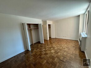EXTRA LARGE 1 BED IN PRIME YORKVILLE LOCAT in New York, NY - Building Photo - Building Photo