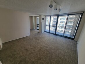 10 E Ontario St in Chicago, IL - Building Photo - Building Photo